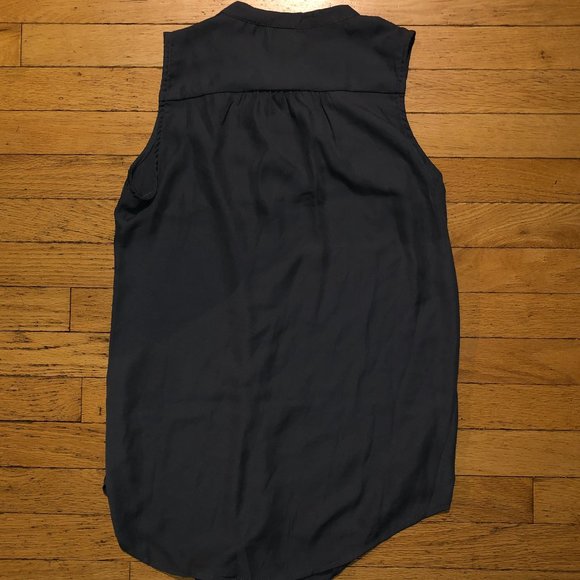 New Women's Thyme And Honey Gray Sleeveless Button-Down Blouse - Picture 4 of 7